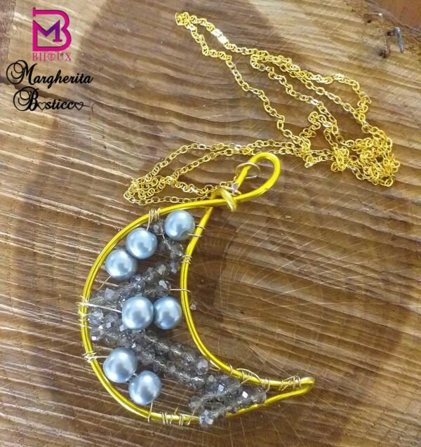 Collana con Ciondolo di luna con Perle e Cristalli