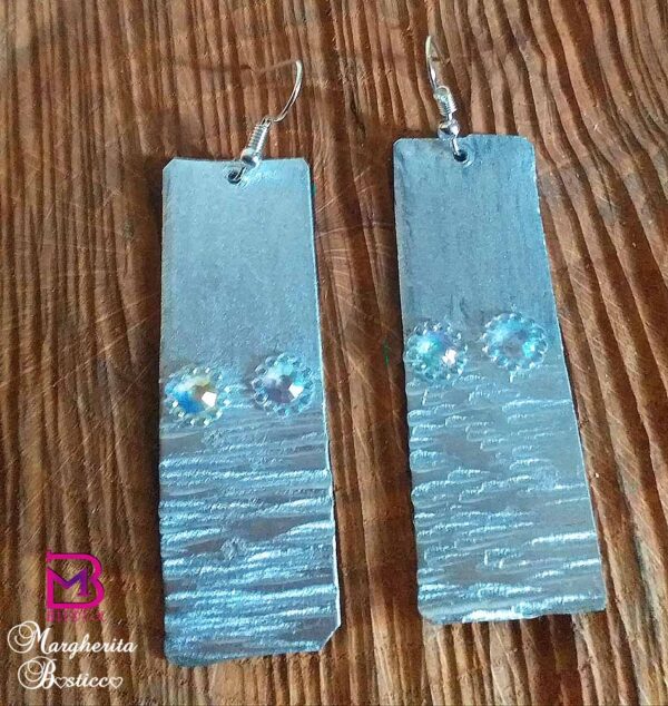Orecchini in Alluminio Martellati e Satinati con Strass