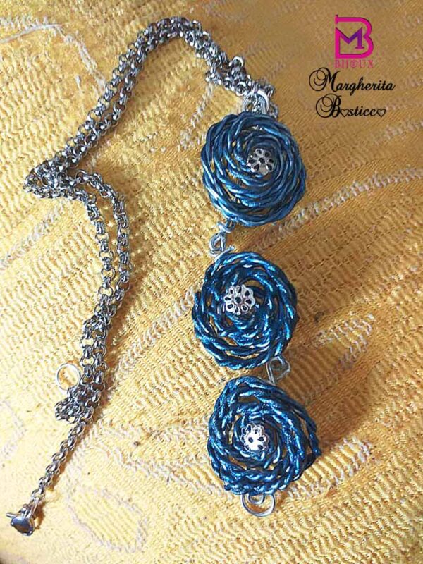 Parure bellissima: Collana, Braccialetto, Anello e Orecchini a roselline
