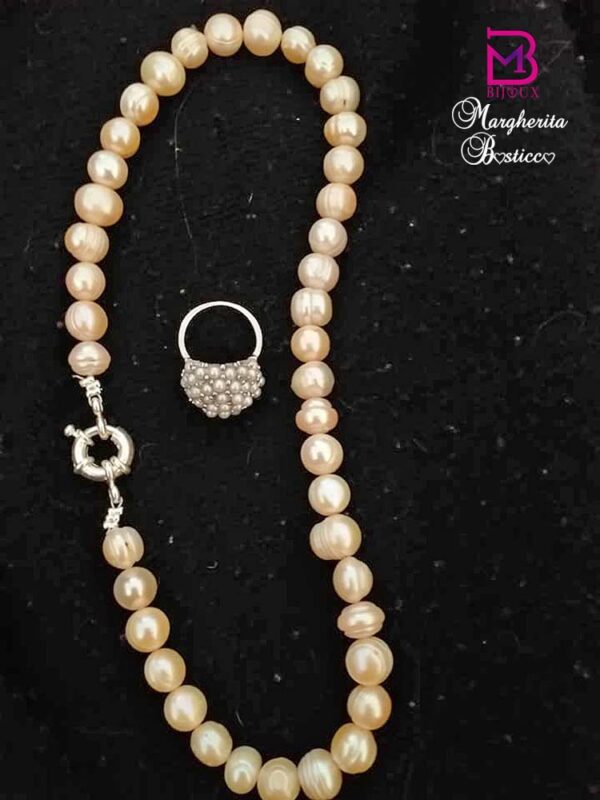 Parure bellissima composta da Collana, Anello, Orecchini in Perle Coltivate