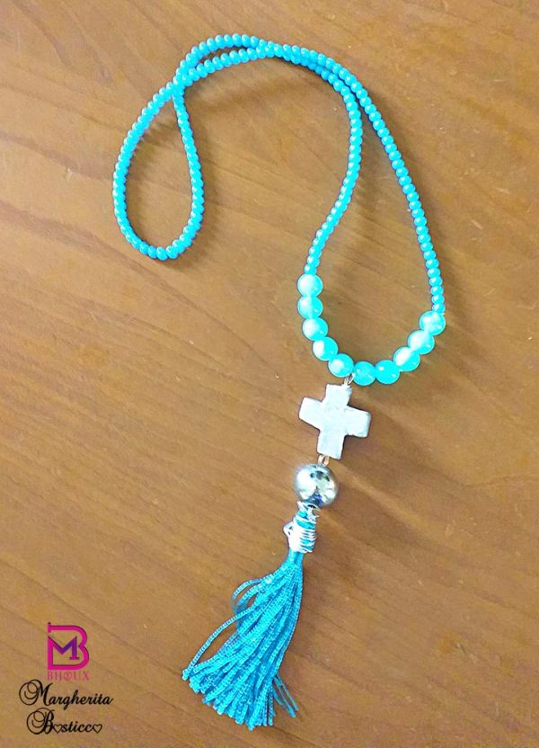 Collana di perline turchesi con ciuffetto e crocchetta fatta a mano di ceramica