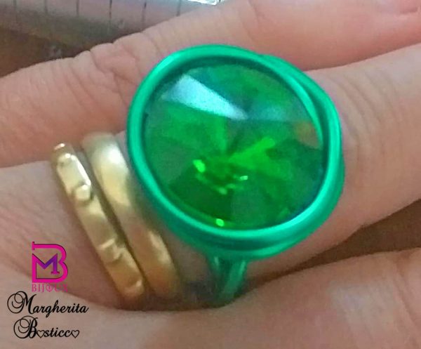Anello in alluminio verde con Swarovski