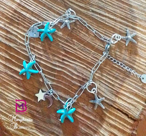 Cavigliera estiva con stelline di turchesi e charms