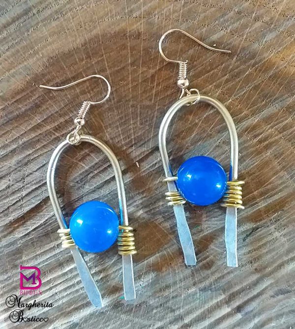 Orecchini realizzati con tecnica wire leggerissime pietra di Agata blu