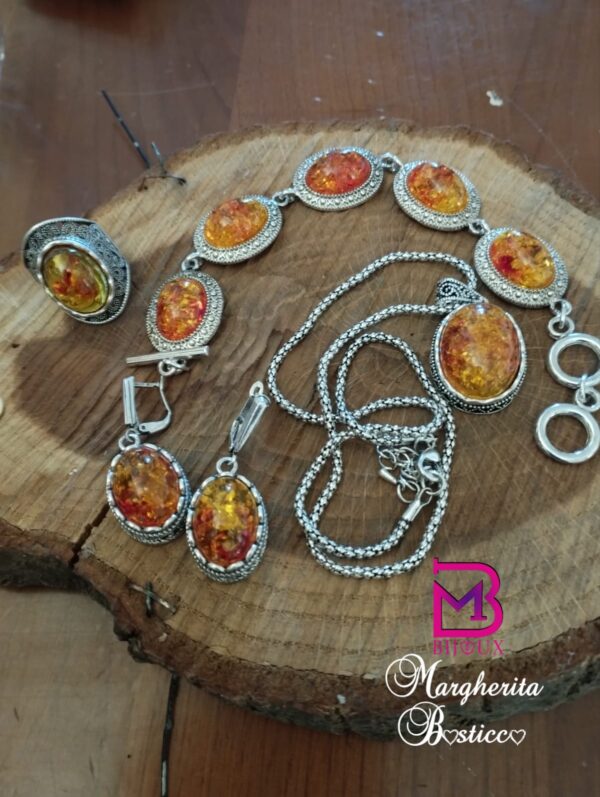Parure in resina ambrata colore Argento