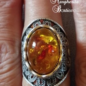 Anello in resina ambrata