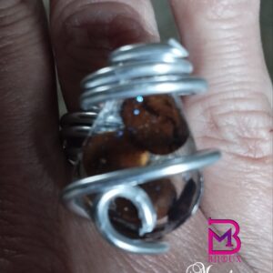 Anello di resina con chicchi di caffè