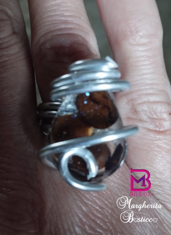 Anello di resina con chicchi di caffè