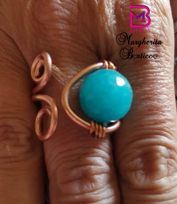 Anello con pietra semipreziosa azzurra turchese