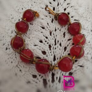 Bracciale con perle di corniola incastonate in filo filo di ottone