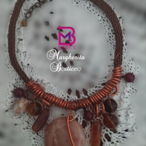 Collana con pietre dure realizzata con tecnica wire