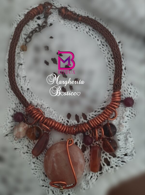 Collana con pietre dure realizzata con tecnica wire