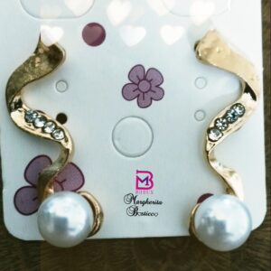 Orecchini color oro con perle e brillantini
