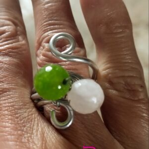 Anello in alluminio con quarzo rosa e olivinaaa