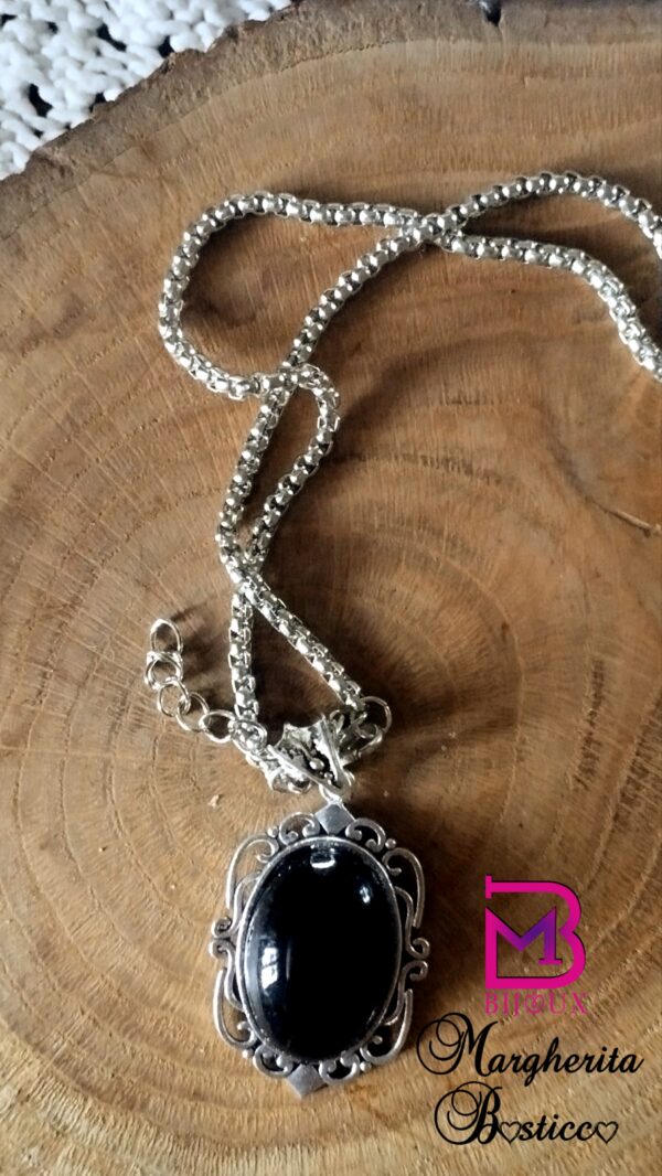 Collana con ciondolo di onice nero