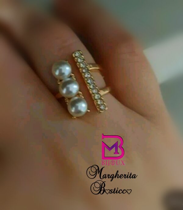 Anello con brillantini e perline regolabile