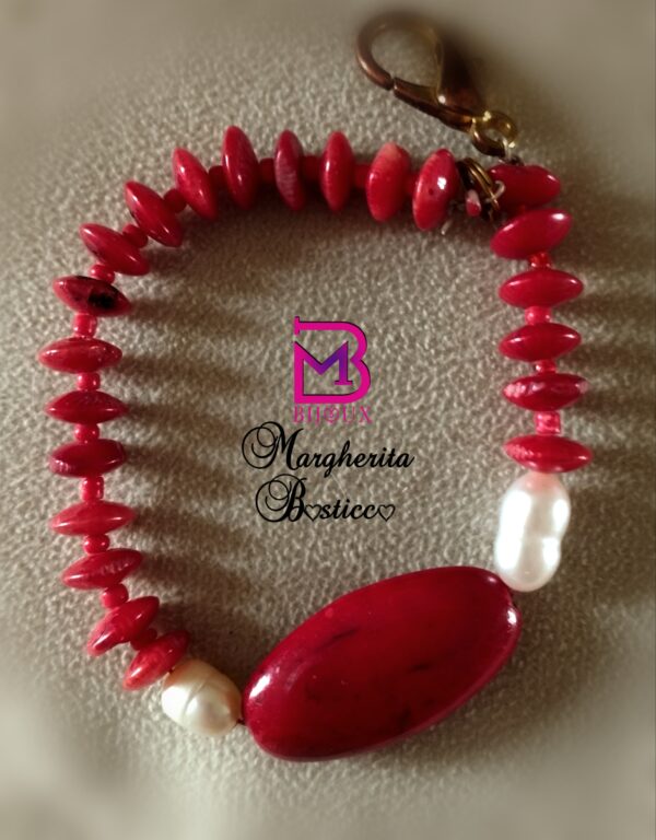 Bracciale della parure in corallo e perle di fiume