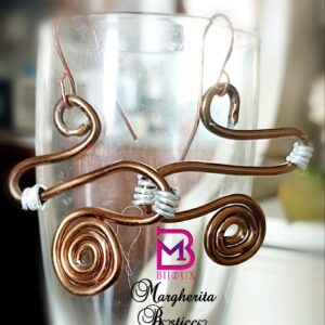 Orecchini artigianali, realizzati con tecnica wire, in alluminio bronzo