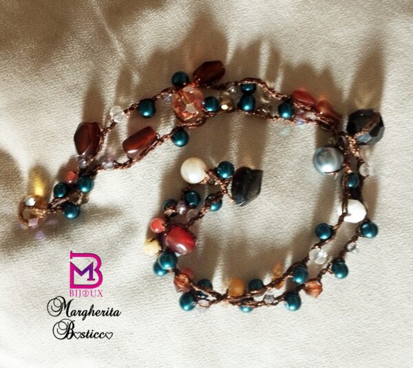 Collana con filo lamé e pietre miste