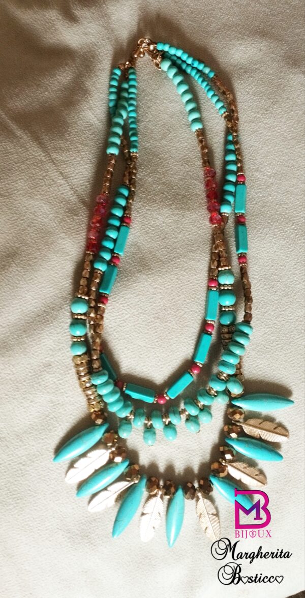 Collana multigiro con turchesi e charms a foglia