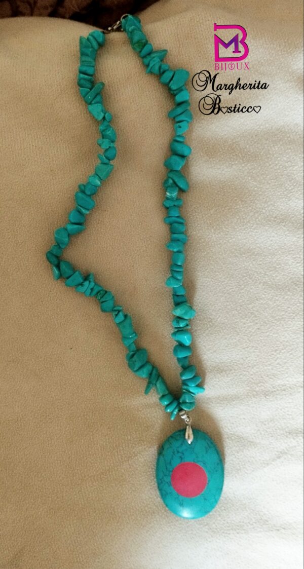 Collana con turchesi e ciondolo a goccia turchese e corallo