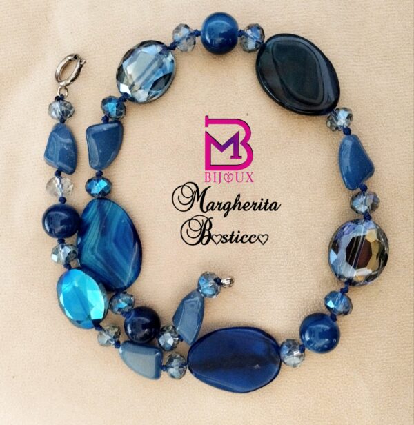 Collana con agata blu di alta qualità