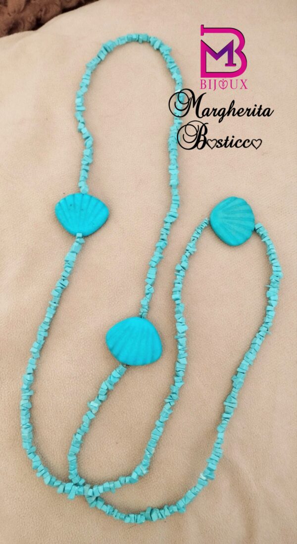 Collana lunghissima di turchesi con conchiglie di turchesi