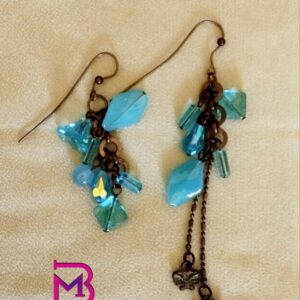 Orecchini in rame con perline azzurre