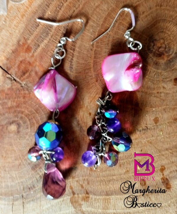 Orecchini con madreperla fucsia e cristalli