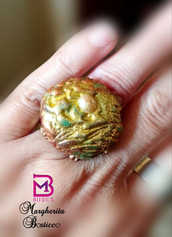 Anello artigianale realizzato in pasta polimerica verde con murrina - immagine 4