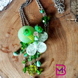 Collana con centrale fiore
