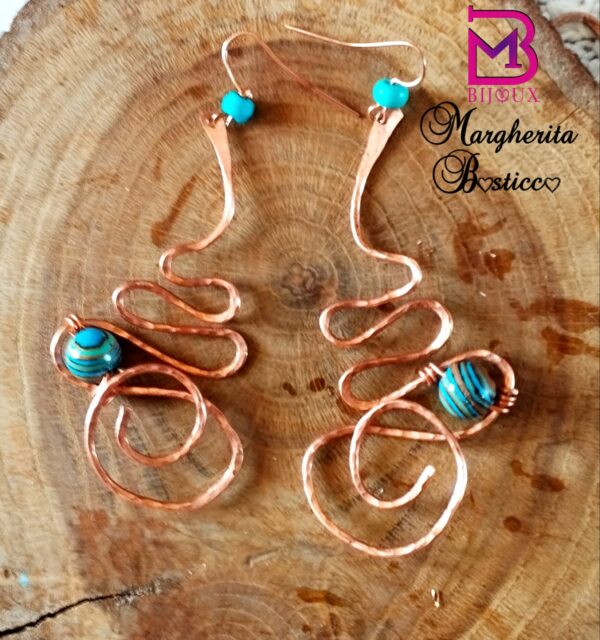 Orecchini in rame con malachite blu