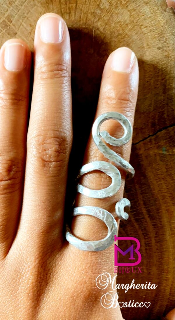 Anello wire spesso . Pezzo unico