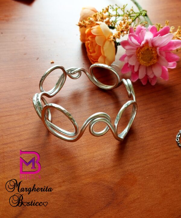 Bracciale rigido realizzato con tecnica wire in alluminio bracciale