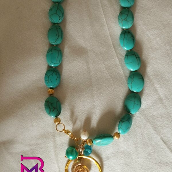 Collana estiva con turchesi conchiglie
