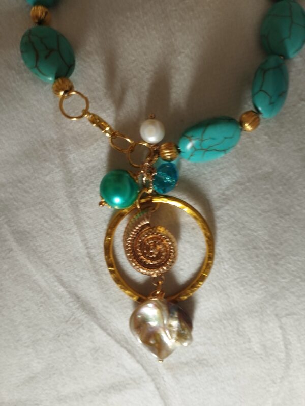 Collana estiva con turchesi conchiglie - immagine 2