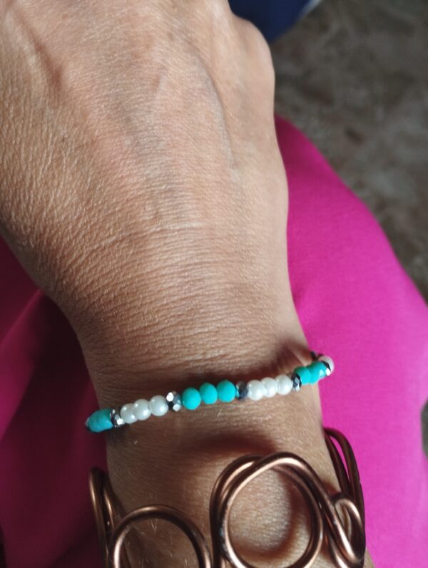Bracciale con cristalli bianchi e azzurri