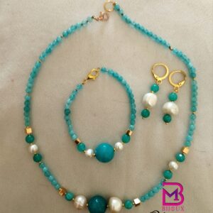 Parure con calcedonio, angelite e perle di fiume