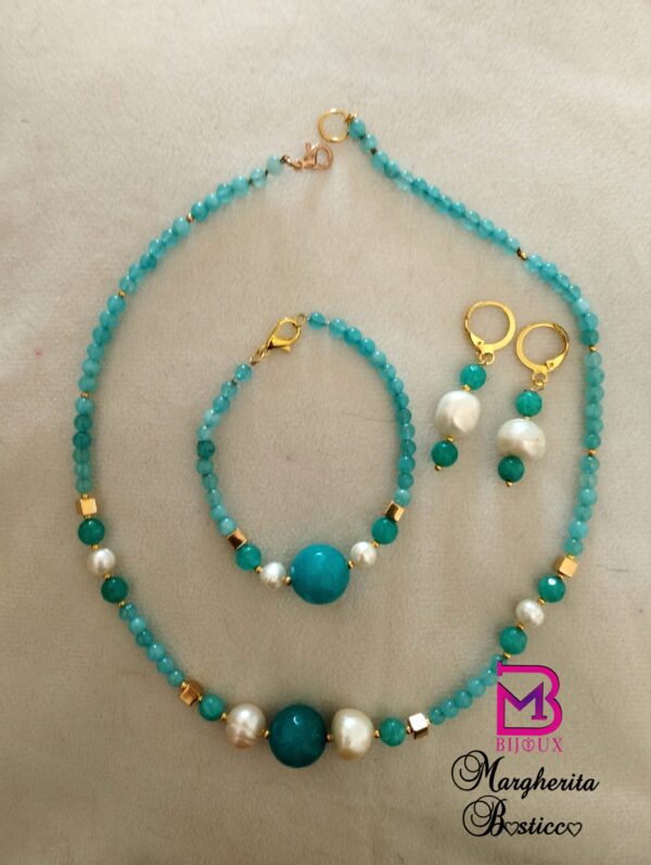 Parure con calcedonio, angelite e perle di fiume