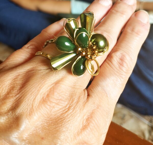 Anello con gocce di cristallo verde oro - immagine 2