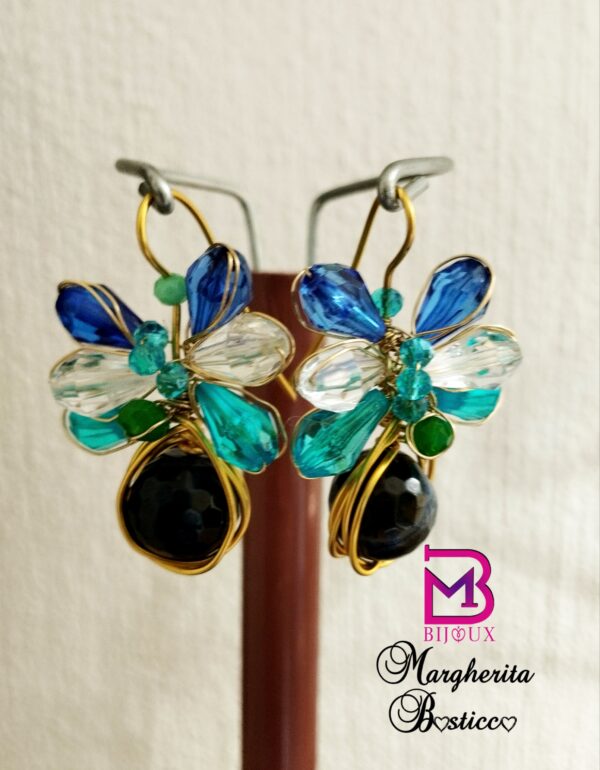 Orecchini con agata sfaccettata da 12 mm blu e cristalli a goccia