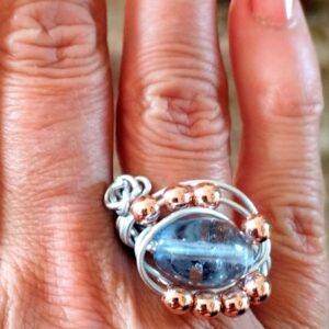 Anello con murrina azzurra e ematite argento