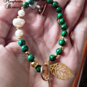 Bracciale in malachite e perle di fiume con foglia