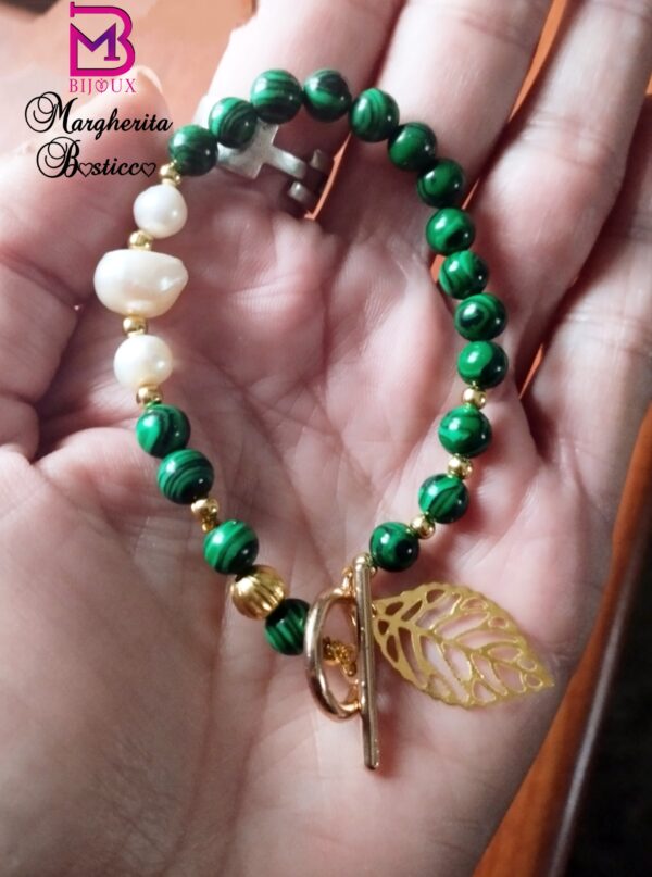 Bracciale in malachite e perle di fiume con foglia