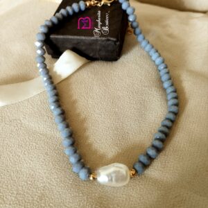 Girocollo con cristalli lilla grigio e perla centrale